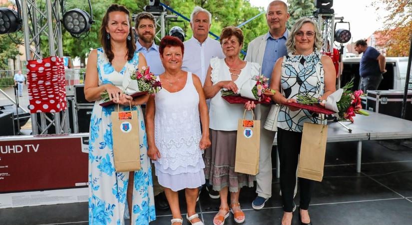 Ugrálóvár, Beatrice: fergeteges hangulat és kitüntetések a jánosházai városnapon - fotók