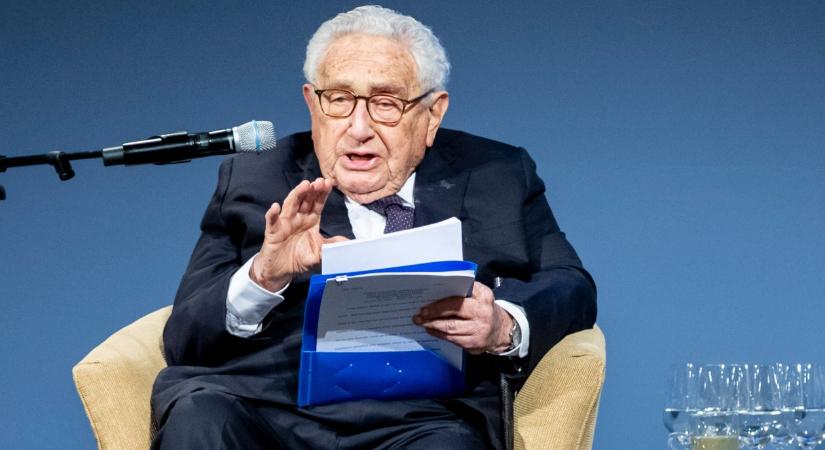 Kissinger: Az USA egy Oroszország és Kína elleni háború szélére sodródott