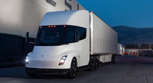 Elon Musk szerint idén végre tényleg elkészül a Tesla kamionja