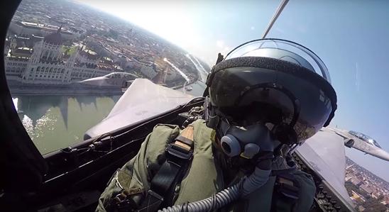 Honvédségi gépek jelennek meg Budapest felett hétfőn