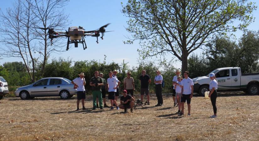 Drónokkal és munkagépekkel is találkozhattak a Nádudvaron táborozók