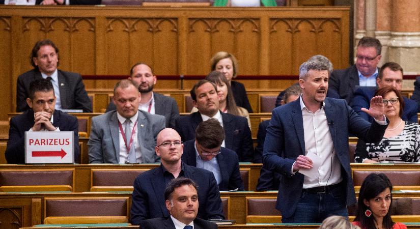 A Jobbik felszólította Jakab Pétert, hogy adja vissza a parlamenti mandátumát