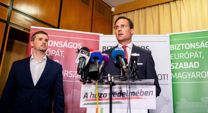 Sorra oszlatják fel magukat a Jobbik alapszervezetek Jakabék szerint