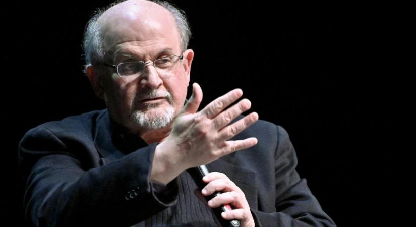 Jobban van Salman Rushdie, a merényletet megdöbbenés fogadta