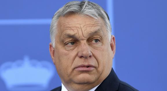 Guardian: Orbán "alulképzett haverjai" lepik el a bíróságok felső vezetését