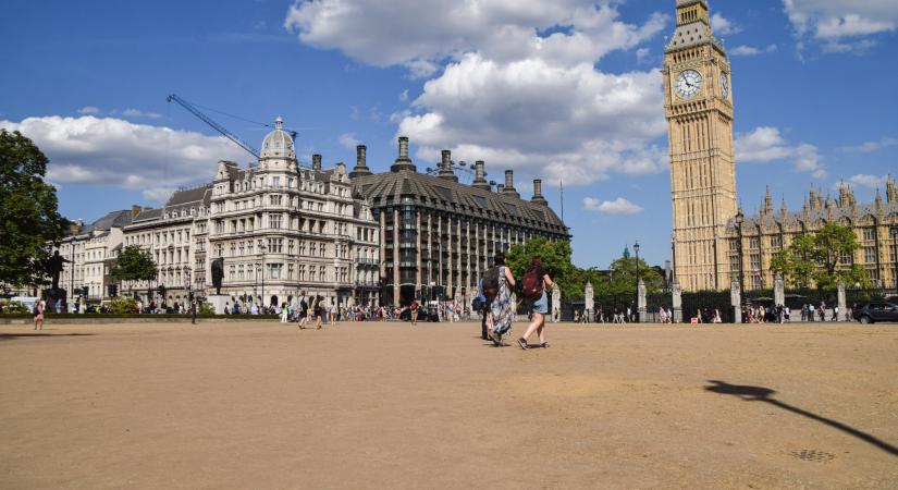 Már Angliában sem zöld a fű – Nyomasztó képek a hőség sújtotta Nagy-Britanniáról