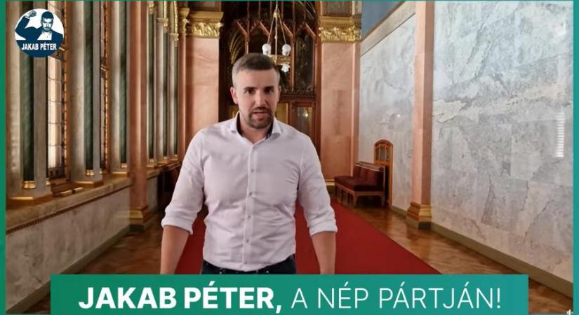 A Jobbik szerint esküszegő, hiteltelen politikus Jakab Péter, ha nem adja vissza a mandátumát