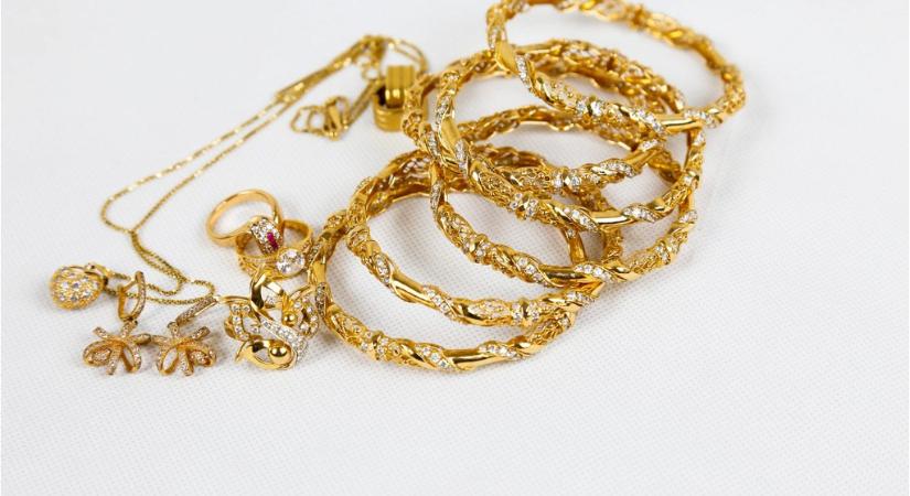 Hihetetlen lelet: 169 aranygyűrűt találtak a régészek Bihar község határában egy ókori sírban
