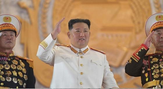Kim Dzsong Un bejelentette, hogy Észak-Korea elintézte a koronavírust