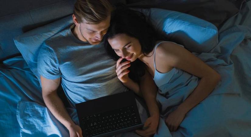 A közös pornónézés 4 pozitív hatása a kapcsolatra - Felpezsdítheti a szexuális életet
