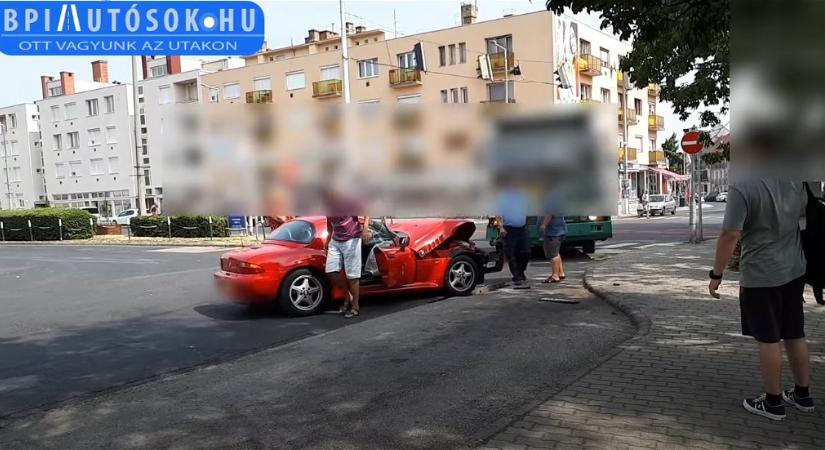 Őrült baleset Siófokon egy BMW-vel: sikoltozás és csattanások (videó)