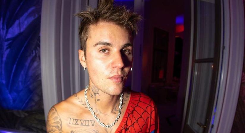 Stábjának adott meglepetésbulit a Pókembernek öltözött Justin Bieber