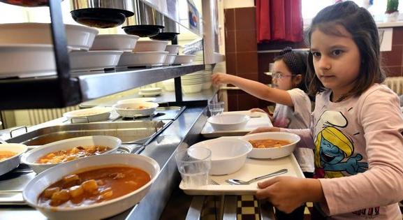 A túlélésért küzdenek: 1000 forintra emelkedett egy iskolai ebéd ára