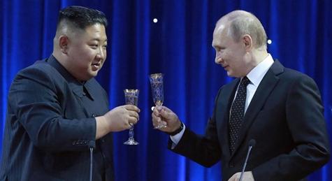 Putyin üdvözlő levélben köszöntötte Észak-Koreát és Kim Dzsong Unt