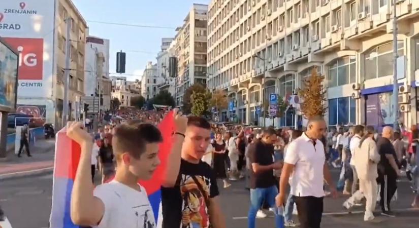 Több tízezren tiltakoztak a Pride ellen Szerbiában (videó)