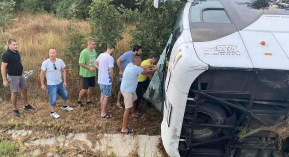 Felborult egy gyerekeket szállító szerbiai busz Bulgáriában, 12-en megsérültek