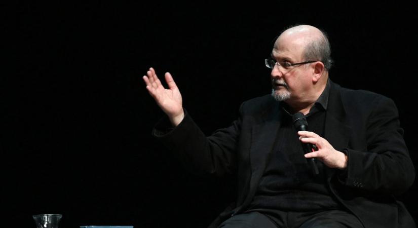 Az iráni kormány szerint Rushdie magának és a támogatóinak köszönheti, ami vele történt
