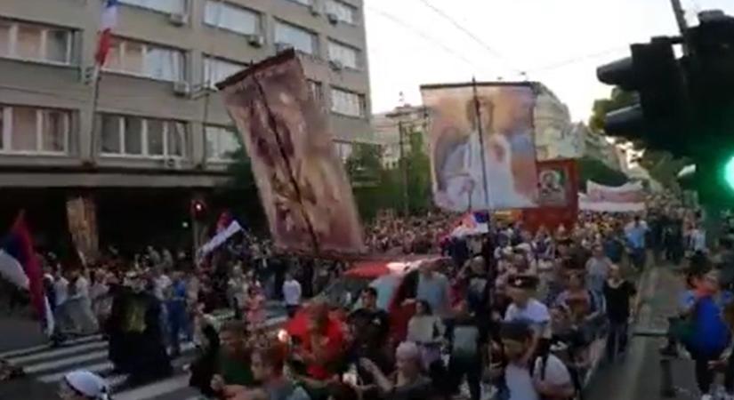 A szeptemberre tervezett Euro Pride ellen tiltakozott ötvenezer ember Belgrádban