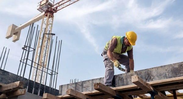 Megtorpant az építőipar növekedése, egyre jobban láthatóak a kockázatok