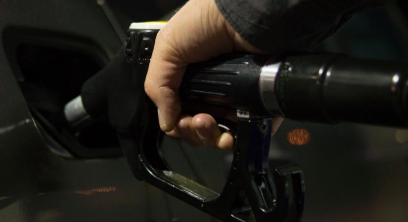 Újra emelkedik szerdától az üzemanyag piaci ára
