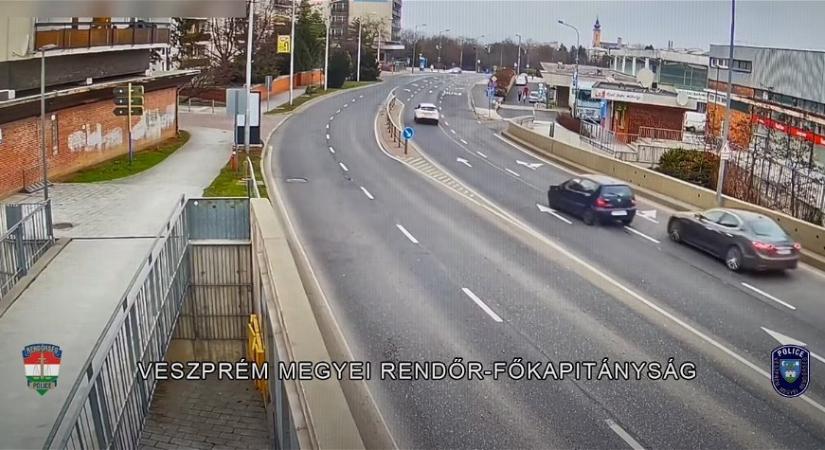 Konfliktusba keveredtek vezetés közben, az agresszív sofőr büntetőfékezett (videó)