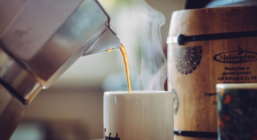 Kávéfüggőségünk miatt vagy a hatása miatt fogyasztunk kávét?