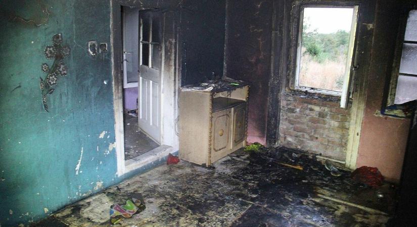Molotov-koktélokkal gyújtották rá a házat anyára és fiára a Baranya megyei Véménden