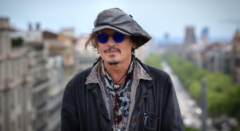 25 év után újra filmet rendez Johnny Depp