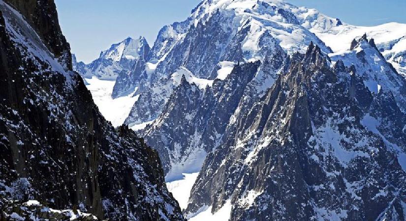 Tragédia: halálba zuhant a csodaszép alpinista