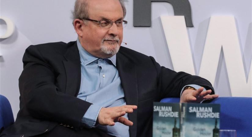 Irán szerint Salman Rushdie brit író magának köszönheti, hogy megkéselték