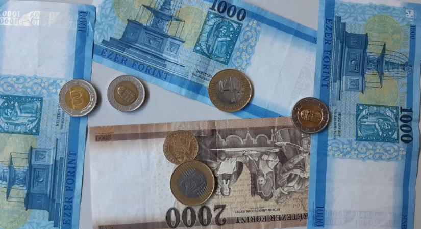 399 forint felett nyitott az euró kedden
