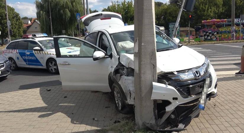 Oszlopfogással végződött az autós üldözés a Balatonnál