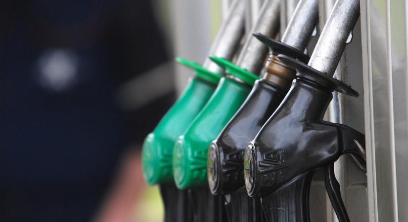 A „lakosság támogatása üzemanyaggal” – Aljas hazugság terjed a benzinpánik kellős közepén
