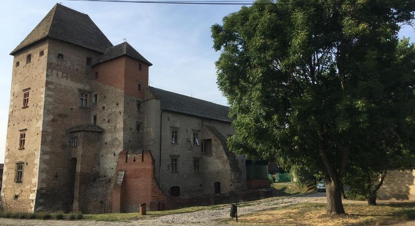 Simontornyai vár, melynek falai több mint 700 évről regélnek