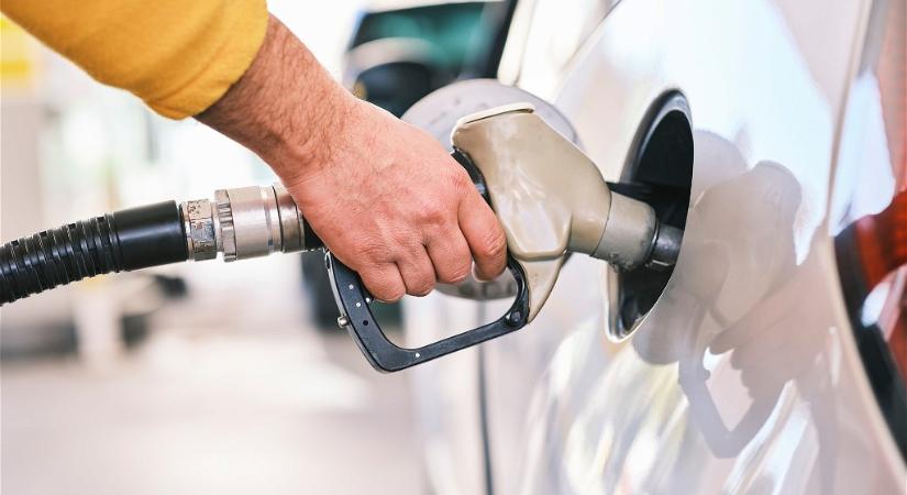 A benzinpánikot kihasználó, üzemanyagkártyás csalás terjed az interneten
