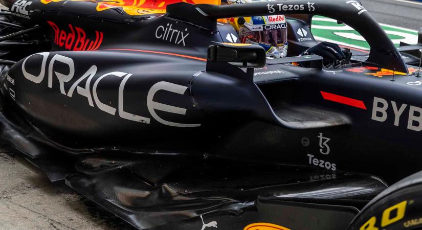 Red Bull: A nagykutyák miatt nincsenek még meg a 2026-os motorszabályok