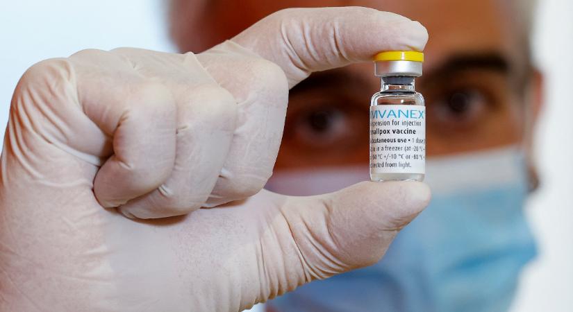 Megérkezett Magyarországra a majomhimlő elleni vakcina, már 62 fertőzött van