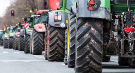 Tüntetni fognak a gazdák, több ezer traktor érkezhet Budapestre Augusztus 20-án