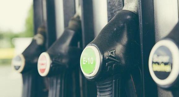 Már augusztusban megjelenik a drágább üzemanyag az inflációs statisztikákban