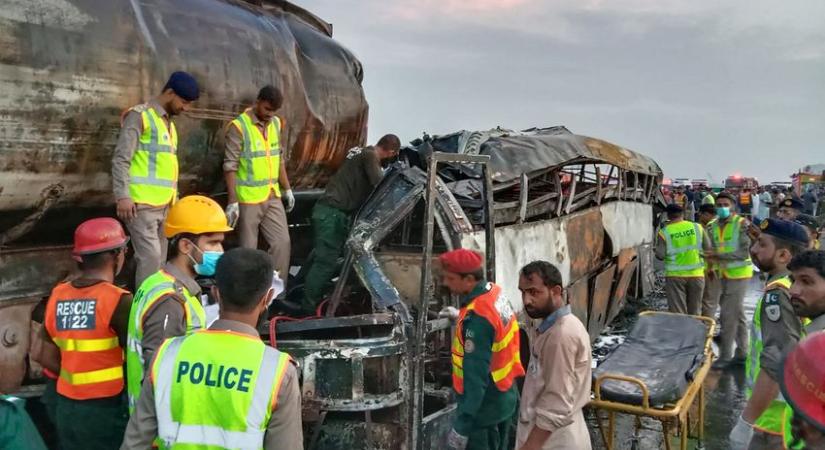 Húsz halottja van egy pakisztáni közúti balesetnek