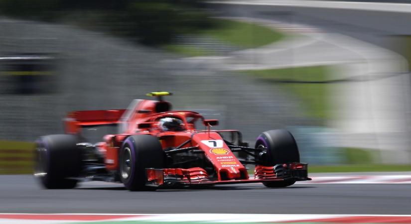 Nem akartak hinni a szemüknek az autópályán: A „cseh Räikkönen” Ferrari-szerű versenygéppel szlalomozott (Video)