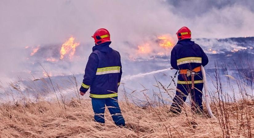 Óriási a baj Átányban: 50 hektárnyi természetvédelmi terület égett le