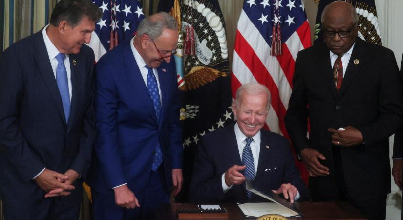 Joe Biden aláírta az Egyesült Államok történetének legnagyobb klímavédelmi csomagját
