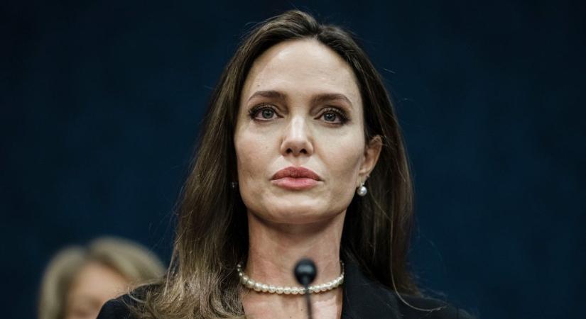 Brad Pitt hat éve egy magángépen bántalmazhatta Angelina Jolie-t