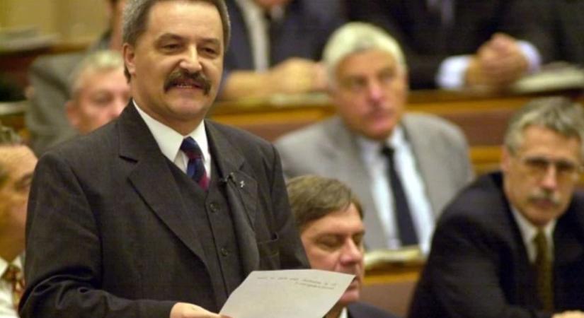 Elhunyt dr. Várhelyi András volt országgyűlési képviselő, Szilvásvárad szülötte