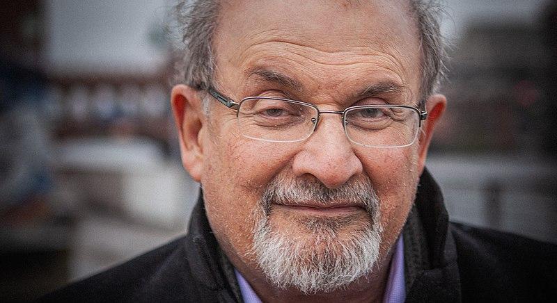 Az eladási listák élére tört Salman Rushdie kötete