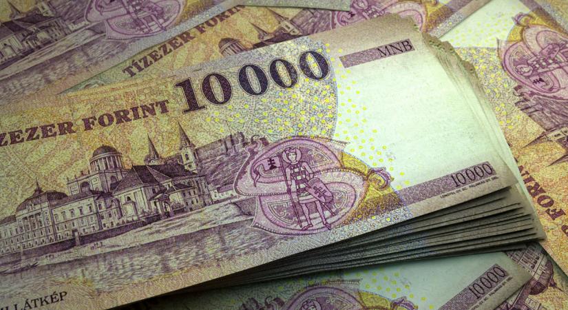 Szerdán is folytatja hullámzását a forint árfolyama: már ebéd előtt súrolta a 408-at