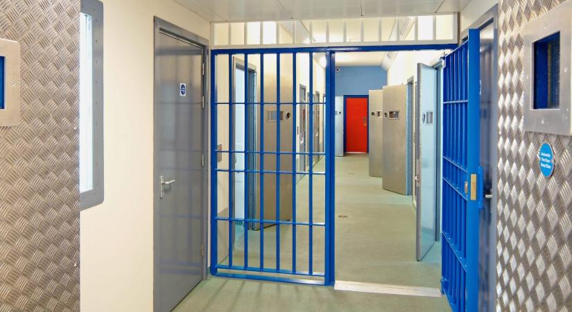 Nagy-Britannia új „okosbörtönében” laptopokat és tableteket is kapnak majd a rabok