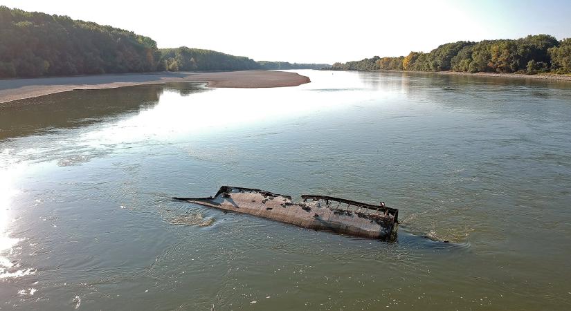 Hajóroncsig apadt a Duna