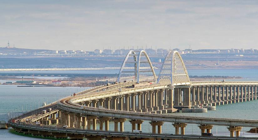 Az ukrán elnök tanácsadója szerint meg kell semmisíteni a krími hidat